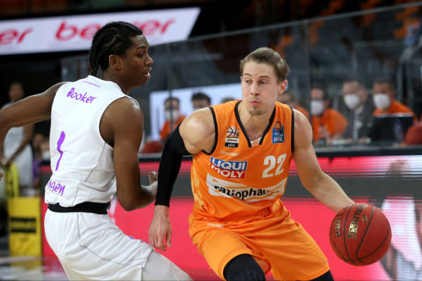 次上演三双 次上演三双