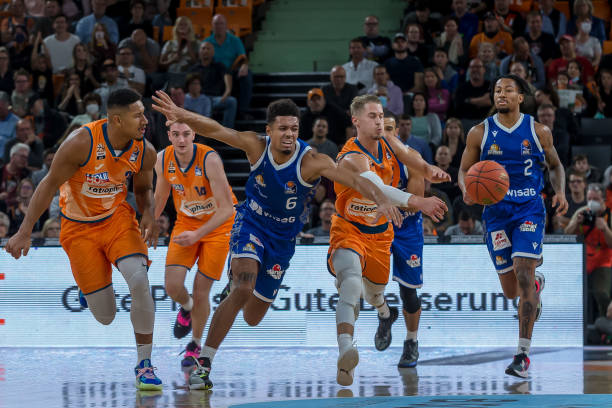 他多次在关 他多次在关