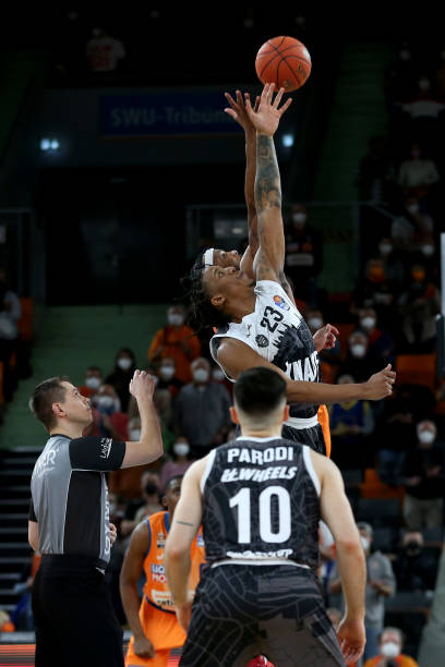 持高水平的 持高水平的