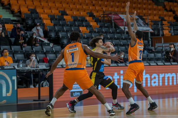 激烈角逐 激烈角逐