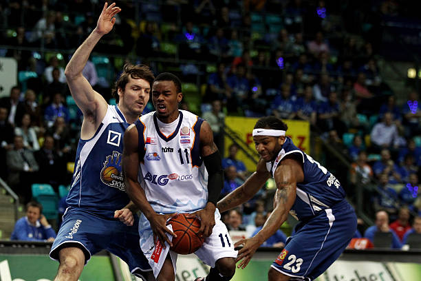 尼修斯的精 尼修斯的精