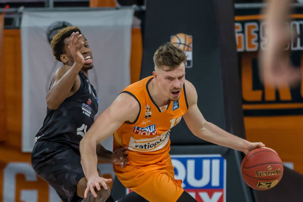 他的目标依 他的目标依